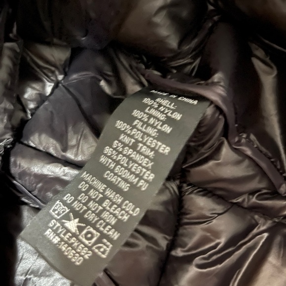 Women's Black Hooded Puffer Coat - Picture 4 of 6